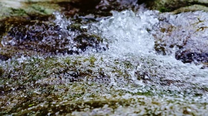 山涧流水