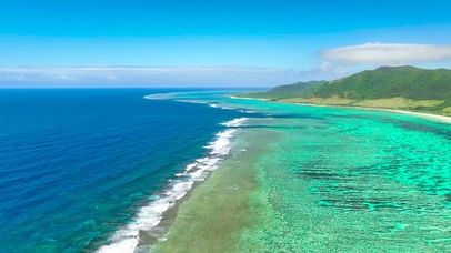 航拍蔚蓝海滩海岛