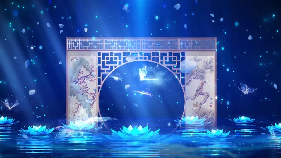 国风3D夜景：水面浮着发光蓝莲，透明光效蝴蝶停在花上，后方是中式花格月洞门，深蓝夜空下飘着浅粉花瓣
