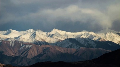 唯美治愈群山环绕层云叠嶂