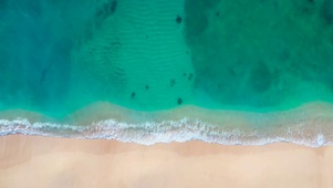 俯瞰唯美海浪