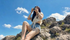 拍照的女孩