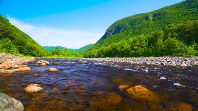 静心护眼青山河流