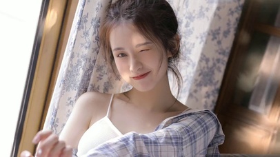 甜美吊带萝莉