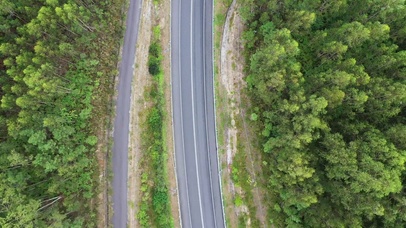 4K 高清 乡道上方的鸟瞰图