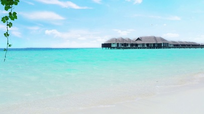 碧海蓝天，水天一线