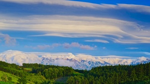高山云雾天空