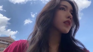 蓝天美女