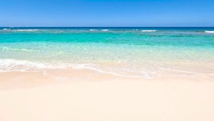 清澈海滩海浪
