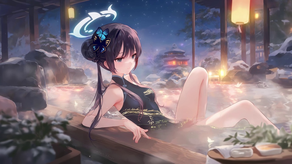 深蓝星空雪夜下的日式露天温泉里，妃咲坐于池中，周身萦绕粉白水汽，岸边悬挂的暖黄灯笼正洒下柔光。