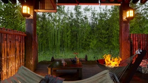 雨天小竹林木屋