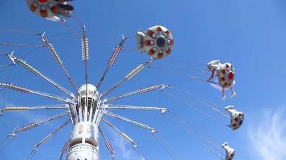 4K 高清 天空中的旋转木马