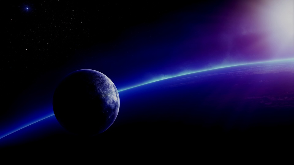 黑色深空场景，左下方是带暗部的蓝白色行星，右侧是散发蓝紫色辉光的大型天体曲面，背景稀疏分布细小亮星。