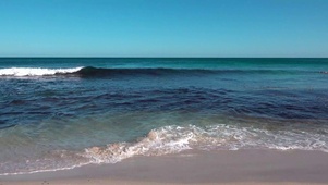 海滩海浪