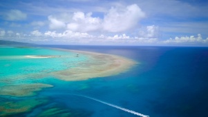 航拍蓝色浅海