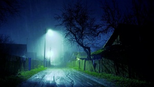 小镇雨夜