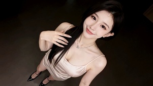 转圈的可爱美女动态壁纸