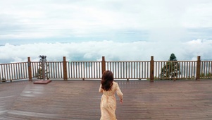 美女与云海