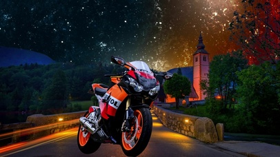 星空下的摩托车