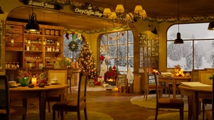 冬日雪天树林咖啡屋
