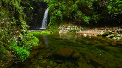 护眼瀑布清澈水流