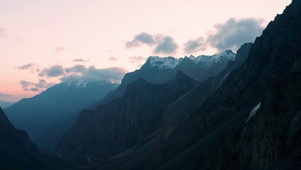 清晨青山