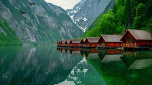 湖边的小屋风景