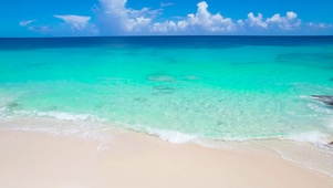 清澈海滩海浪