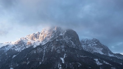 【4K实拍】雪峰上的日出