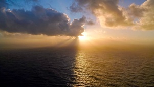 唯美海面夕阳