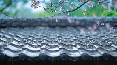 屋檐春雨