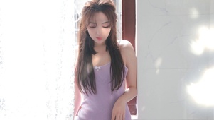水嫩吊带裙美女