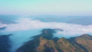 雪山云涌