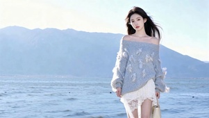 湖畔温柔气质美女