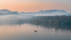 寄情山水间