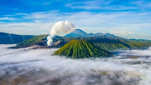 高山云雾活火山