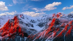 雪山蓝天