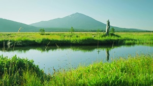 草原河流