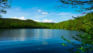 安静青山湖泊