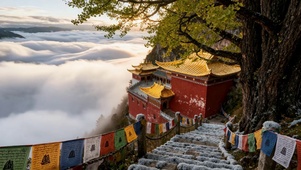 云海山间古风古寺胜景