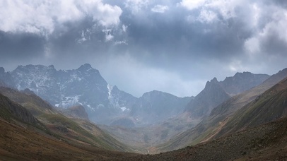 4k 云顶之下的大山