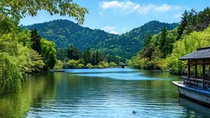 护眼白云树木河流带鱼屏