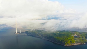 航拍海边云雾城市
