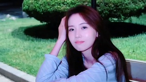 公园里的美女
