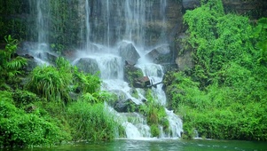 治愈护眼山涧流水
