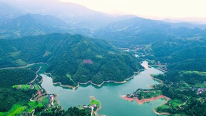 唯美的青山