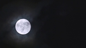 4K 高清 云层与圆月