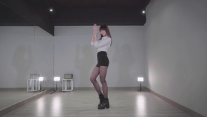 短裙美女热舞