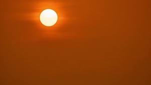 4k太阳落下云层特写自然日落