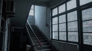 【雨景】楼道外的雨